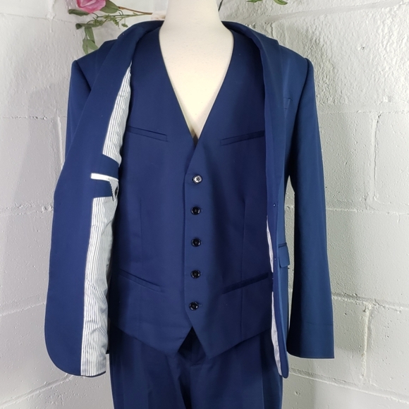 Express mens suit - Picture 2 of 7